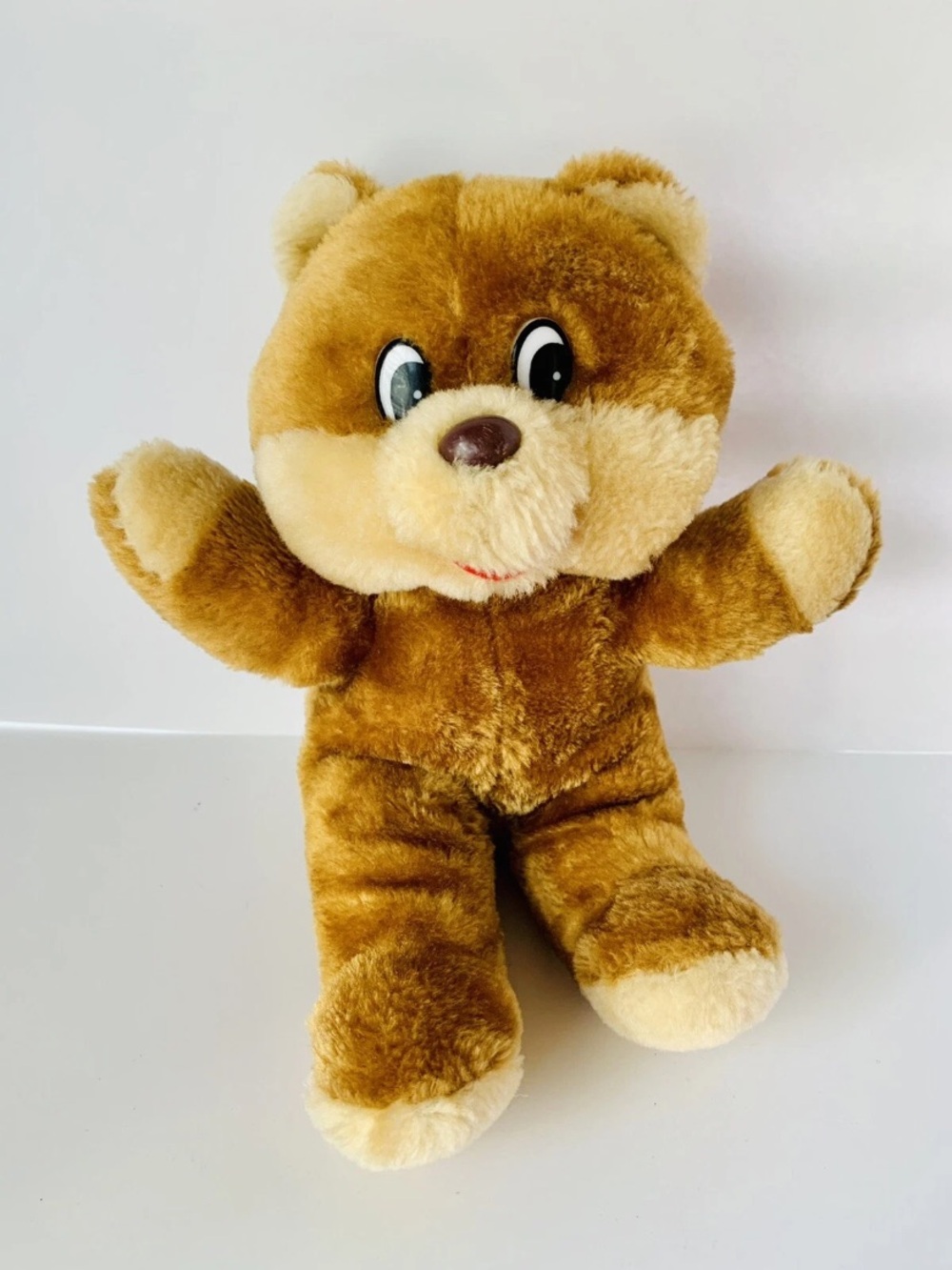 Vintage Shoney Bear 1994 teddy bear plush stuffed animal 8” Seated